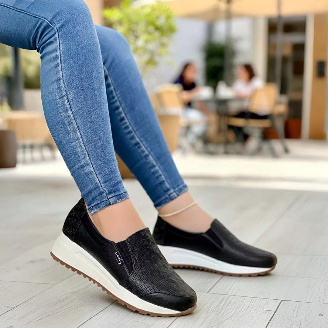 NUEVOS TENIS MOCASÍN CONFORT · ESTILO QUE CAMINA CONTIGO