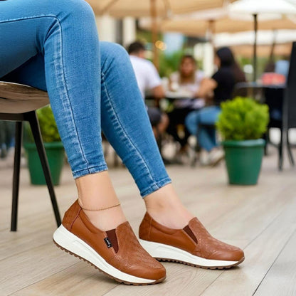 NUEVOS TENIS MOCASÍN CONFORT · ESTILO QUE CAMINA CONTIGO