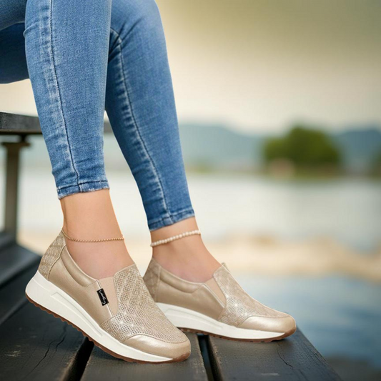 NUEVOS TENIS MOCASÍN CONFORT · ESTILO QUE CAMINA CONTIGO